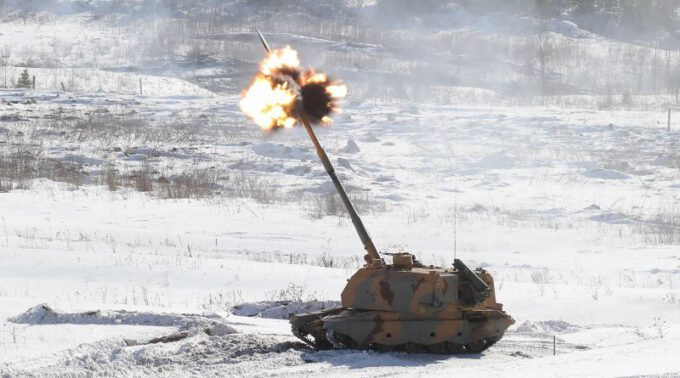 155mm Msta S SPH Firing
